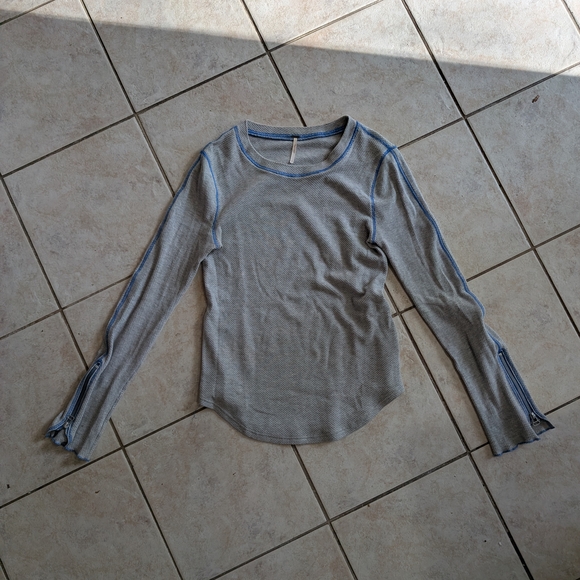Free People Zip it Gray Long Sleeve Thermal Top Size Lag - Picture 2 of 6
